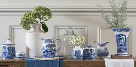 blå-italiensk-display-vaser-og-kanner