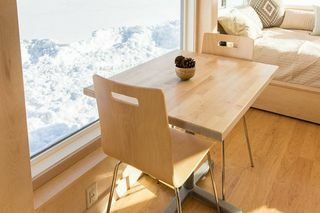 लकड़ी, कमरा, इंटीरियर डिजाइन, फर्श, टेबल, फर्नीचर, फर्श, सोफे, दृढ़ लकड़ी, घर, 