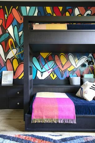 Cameră, Graffiti, Mobilier, Dormitor, Artă, Design interior, Design, Arte vizuale, Model, Textile, 