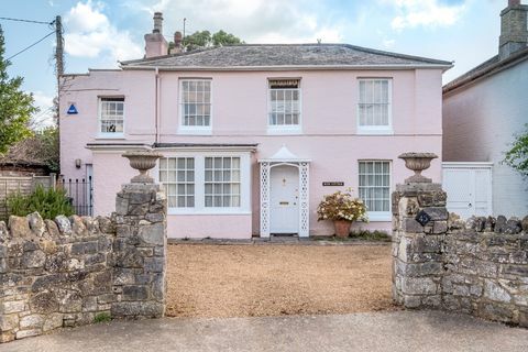 Rose Cottage, Pink Pantheri näitleja David Niveni lapsepõlvekodu Wighti saarel Bembridge'i külas, on müügil 975 000 naela eest.