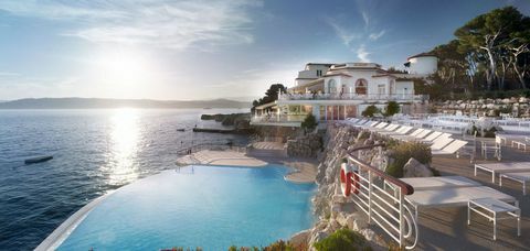 A piscina do Hotel du Cap-Eden-Roc na França