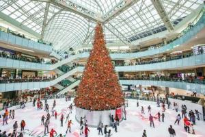 В этом торговом центре в Техасе находится самая большая в стране крытая рождественская елка.