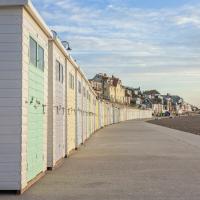 Großbritanniens beste Strandhütten, präsentiert von Jay Blades, Laura Jackson