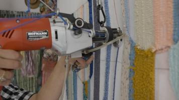 Hur Trish Andersen skapar listiga mattor med en tuftpistol