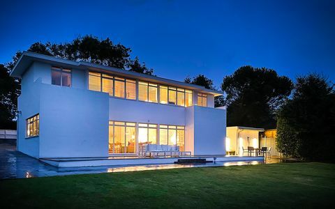 Casa modernistă din 1934 a câștigătorului oscarului dublu de vânzare în oxfordshire