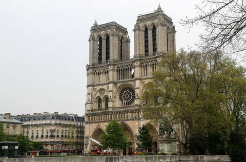 Etterbrann ved Notre Dame -katedralen i Paris