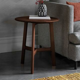 Talia kulatý dubový odkládací stolek