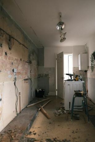 Paar verwandelt eine triste Küche in einen schrulligen und coolen Raum