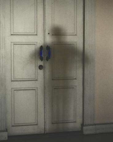 evdeki hayalet duvardaki bir adamın silueti korkunç evin içinde