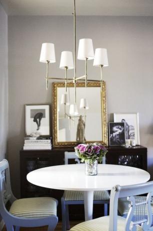 Rom, interiørdesign, lampeskjerm, bord, møbler, hvit, interiørdesign, belysningstilbehør, vegg, spisestue, 
