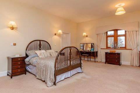 Casa indipendente con 6 camere da letto in vendita a Chepstow, Monmouthshire con labirinto