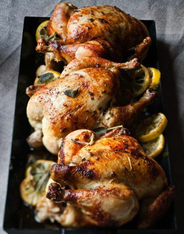 imagen de pollo asado a las hierbas con receta de limón y salvia