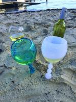 כוסות יין מוכנות לחוף אלדי