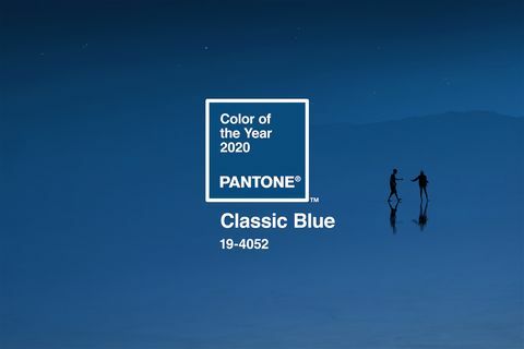Barva Pantone roku 2020 je klasická modrá