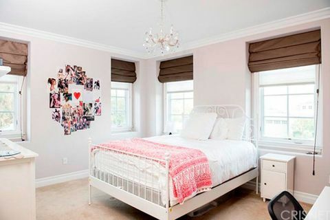 Cameră, pat, design interior, lemn, podea, proprietate, lenjerie de pat, textile, arhitectură, perete, 