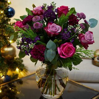 Christmas Jewel Flowers Bouquet (Lieferung ab 17.11.2021)