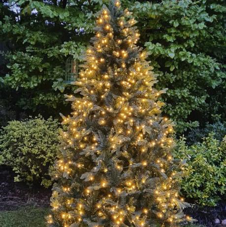 Die 6ft vorbeleuchtete Outdoor Woodland Pine Tree