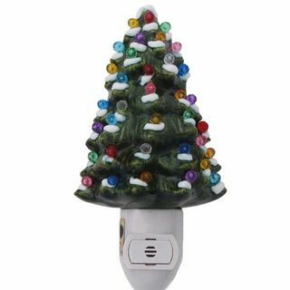 עץ חג המולד קרמי עם מנורת לילה שלג