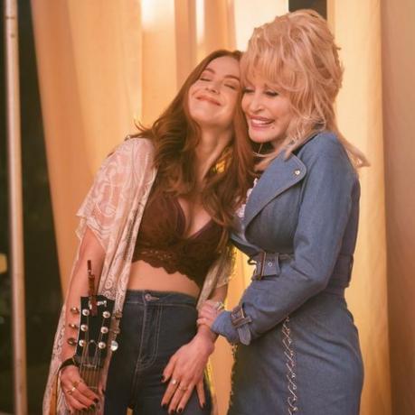 Dolly Parton's Heartstrings auf Netflix - Julianne Hough als Jolene