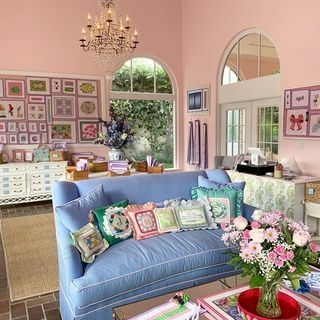 Möbler, rum, vardagsrum, rosa, grönt, inredningsdesign, fastighet, hem, soffa, vägg, 
