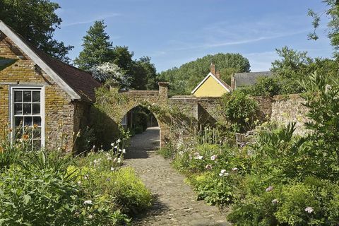 Der Watermill-Ixworth-Savills-Gartenbogen