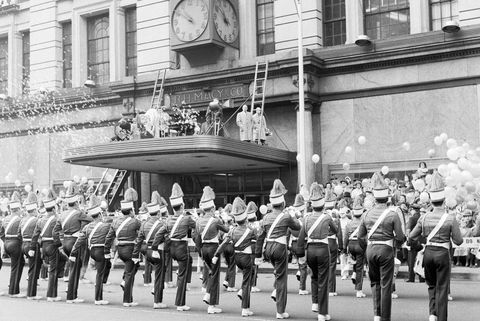 orkiestra marszowa na paradzie z okazji Święta Dziękczynienia w 1954 r.
