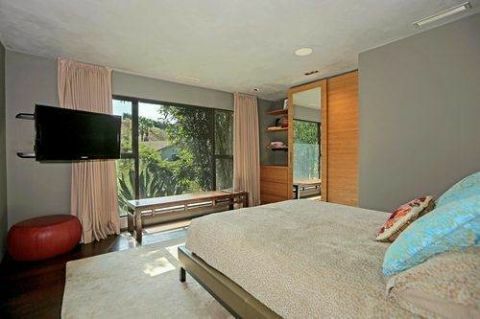 Lemn, cameră, pat, design interior, podea, proprietate, perete, material textil, lenjerie de pat, dormitor, 