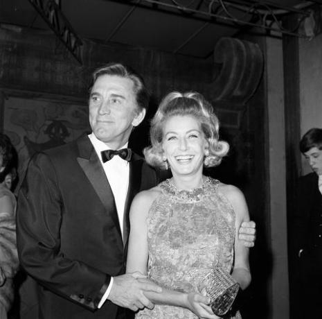 Kirk Douglas y Anne Buydens en 1967