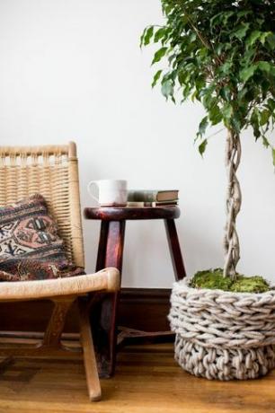 Ramenný pletený košík do kvetináčov od Anne Weil