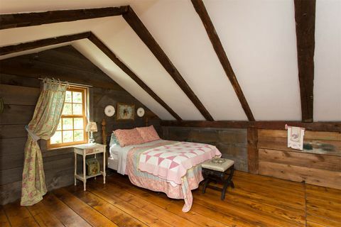 Спаваћа соба, соба, намештај, поткровље, кревет, имање, под, тврдо дрво, оквир кревета, дрвени под, 