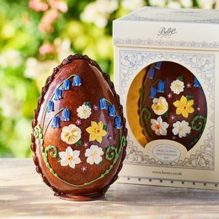 Großes Milchschokoladen-Frühlingsblumen-Ei