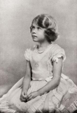 הנסיכה אליזבת, המלכה לעתיד אליזבת השנייה, נראתה כאן בשנת 1928 בגיל 6