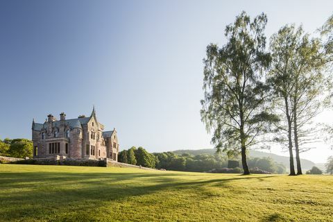 Crawfordton namas, Škotijos baronų rūmų namas - pilis