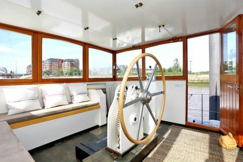 Asuntovene myytävänä Imperial Wharfissa