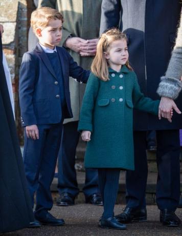 Die königliche Familie besucht am Weihnachtstag die Kirche