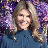 „Pilnų namų“ gerbėjai netiki Johno Stamoso laukiniu „Instagram“ vaizdo įrašu su Lori Loughlin