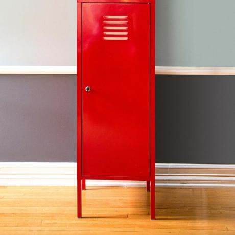 Rojo, muebles, pared, puerta, propiedad del material, estante, piso, vidrio, 