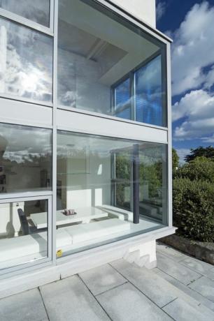 fönster från golv till tak på airbnb -fastigheten i Dublin