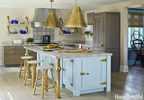Cucina Colleen Bashaw blu e ottone