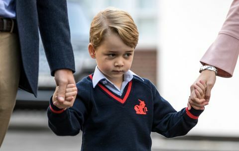 الأمير جورج أول يوم في صورة المدرسة
