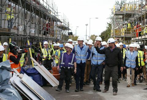 Le duc de Cambridge et le prince Harry rendent visite à l'équipe DIY SOS de la BBC pour la grande construction: spécial vétéran