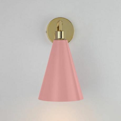 Vegglampe i rosa kjegleskjerm