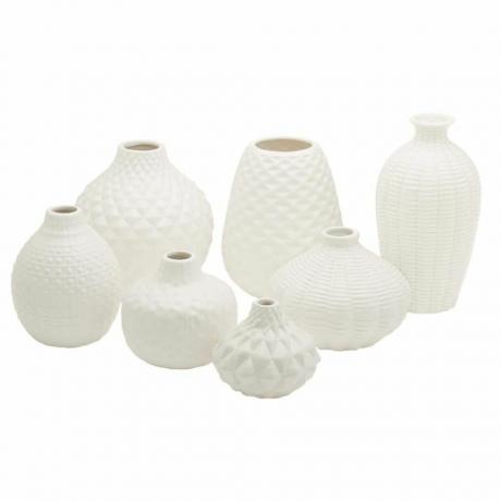 Floreros artesanales de cerámica blanca tallados en brotes