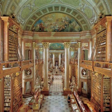 η εθνική βιβλιοθήκη στη Βιέννη της στοάς