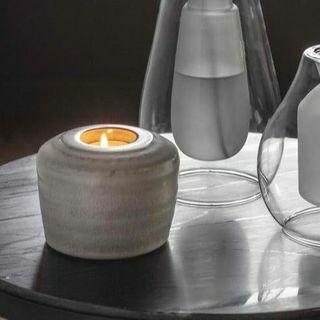 Ari Set 2 držal za čajne svečke v sivi barvi