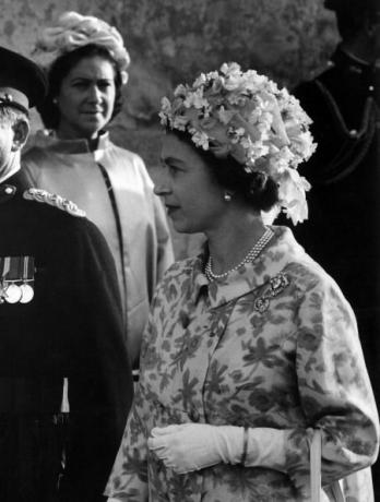 drottning Elizabeth blommig klänning