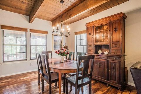 Country Farmhouse Fixer Dining Upper Room