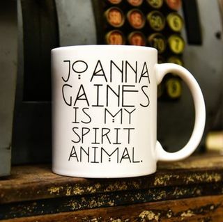 ჯოანა გეინსი არის ჩემი სული ცხოველის ყავის ჭიქა