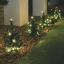 As luzes do caminho da árvore de Natal ao ar livre criarão uma entrada acolhedora para os hóspedes