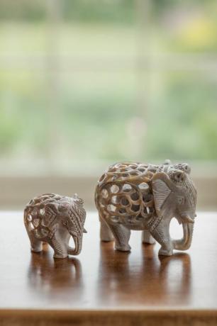 Ručno izrezbareni slonovi od sapunice iz Myakke
